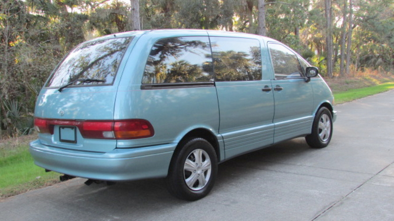 Illustration for article titled Could This 1991 Toyota Previa People Mover Move You To Pay $2,999 For It?
